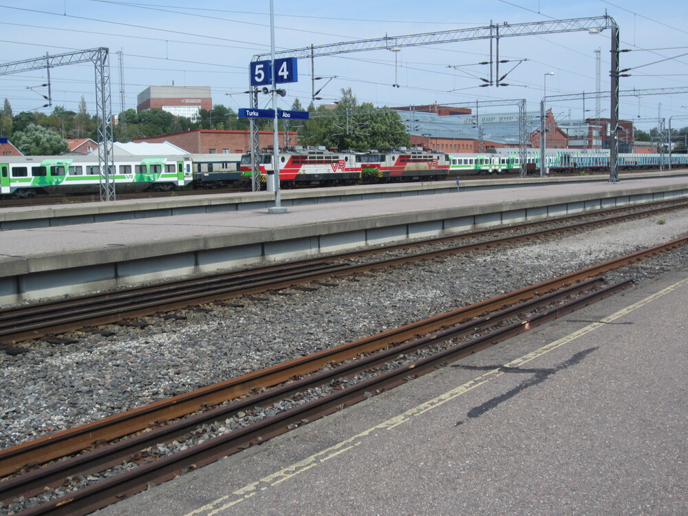 Sr1-veturit 3091 ja 3100 viettävät siestaa Turussa.
Avainsanat: op_VR;jyv_Sr1;jyv_Ex;jyv_EFit