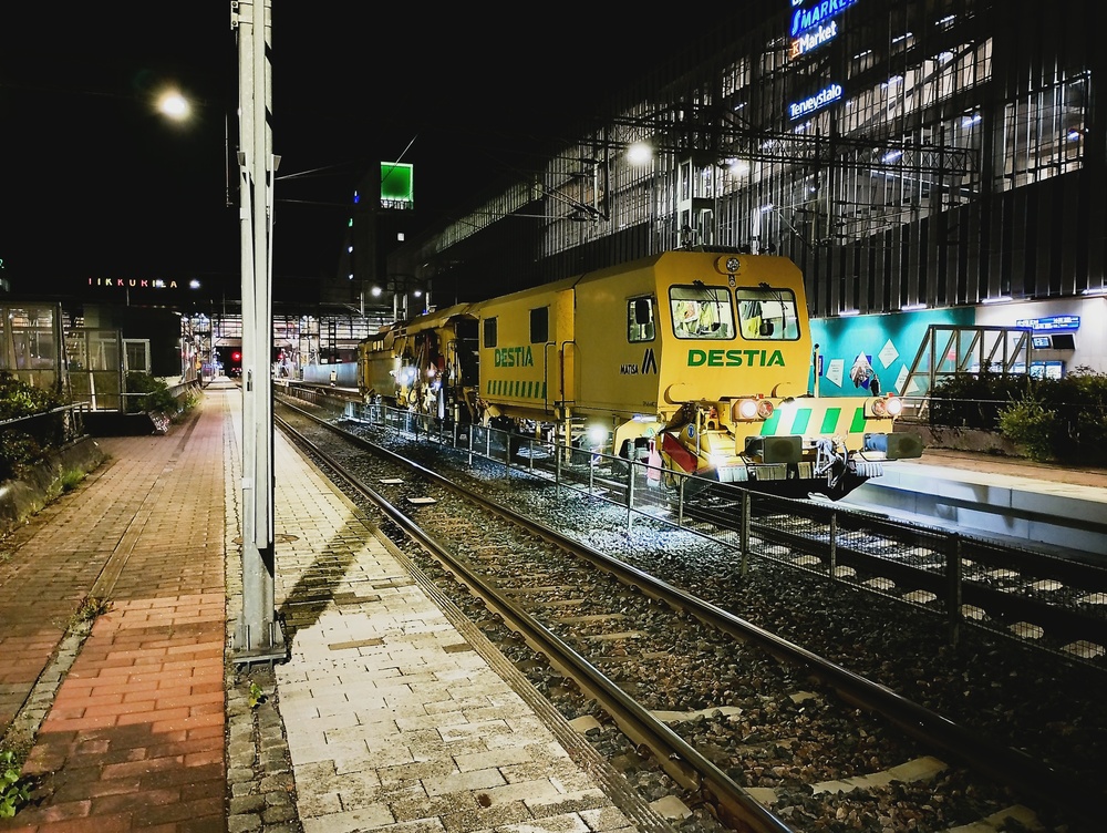 Matisa Tikkurilassa 7.8.2026
Destian tukemiskone Ttk5, tuttavallisemmin Matisa, pääsi töihin Tikkurilan kolmosraiteella.
Avainsanat: op_Destia;jyv_Ttk5