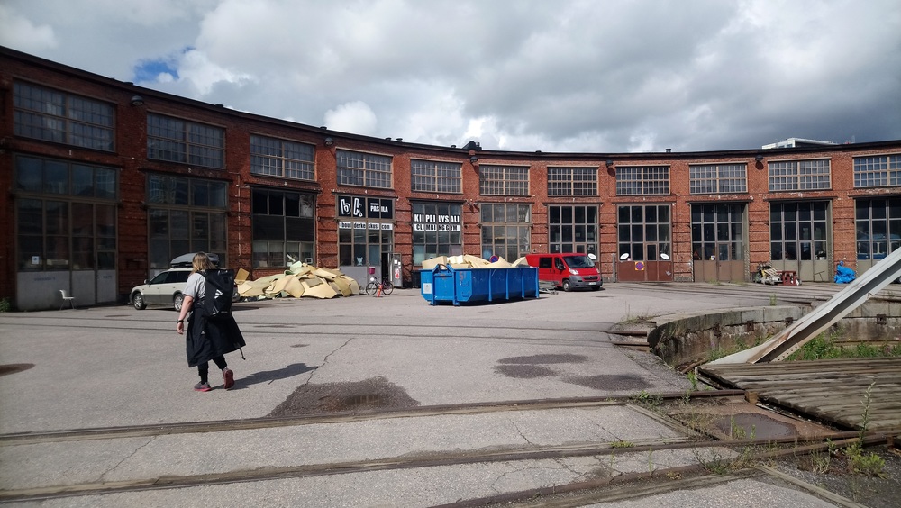 Pasilan veturitallit 9.7.2019
Pasilan varikkoa asuttaa nykyään useampikin eri toimija, niin rautateihin liittyvä kuin myös liittymätön.
Avainsanat: infra_veturitalli
