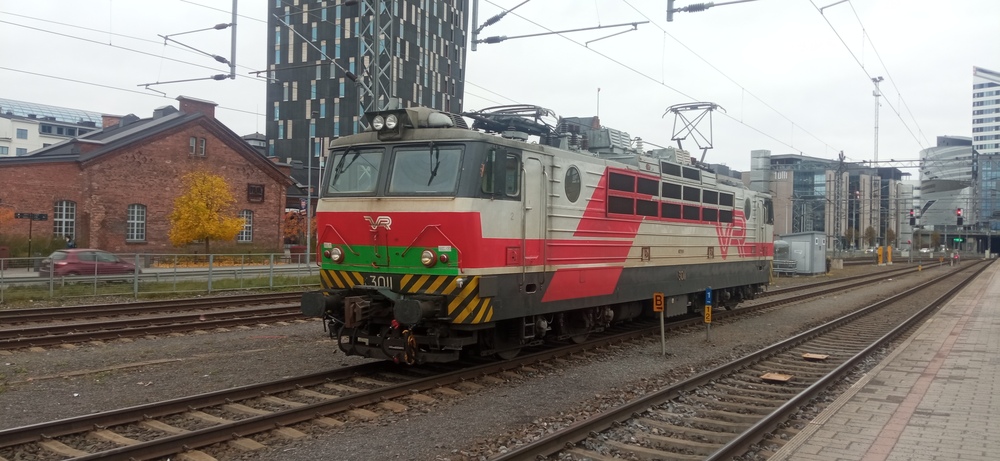 Sr1 3011 Tampereella 24.10.2023
Sr1 3011 Tampereen aseman nyt jo edesmenneillä huoltoraiteilla.
Avainsanat: op_VR;jyv_Sr1