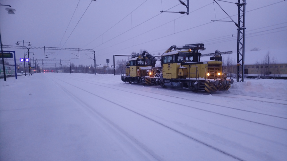 Tekareita Mikkelissä 22.1.2019
Mikkelin varikolla seisseet Tka8:t 571 ja 577 on tuotu raiteelle 655 aseman eteen odottamaan lähtöä etelän suuntaan.
Avainsanat: op_VR;jyv_Tka8