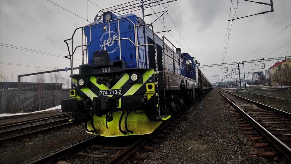 Dr18 Mikkelissä 8.4.2019
Avainsanat: op_Fenniarail;jyv_Dr18;jt_Tavarajuna;jt_Asiakasjuna
