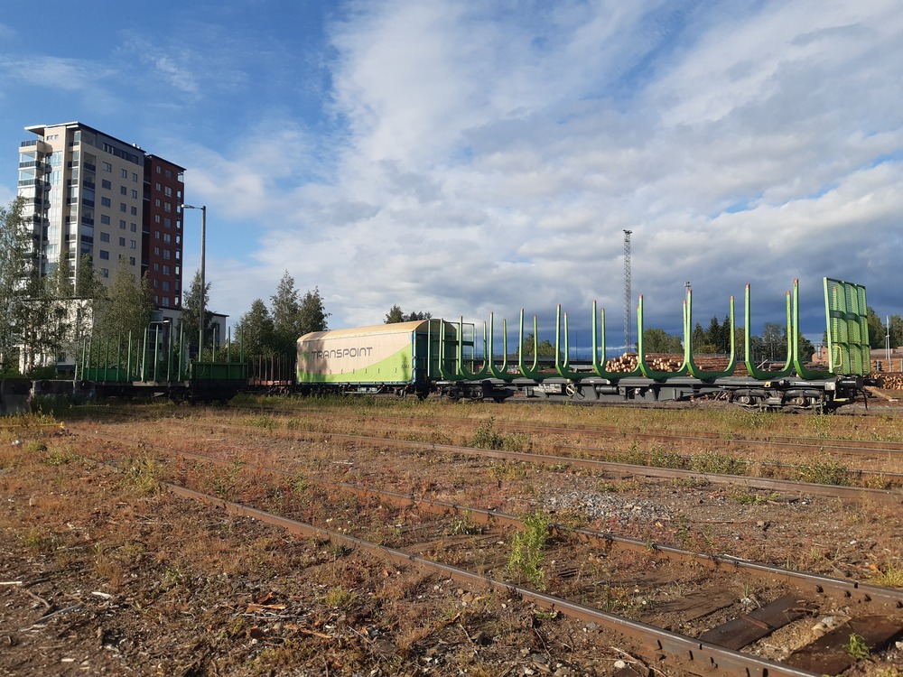 Vaunuja Peltolan pistoraiteilla 24.7.2019
Tavaravaunuja seisonnassa Peltolan nyt jo edesmenneessa raakapuunkuormausalueella Joensuussa.
Avainsanat: op_VR;jyv_Snps;jyv_Sps;jyv_Hbi;jyv_Hkba