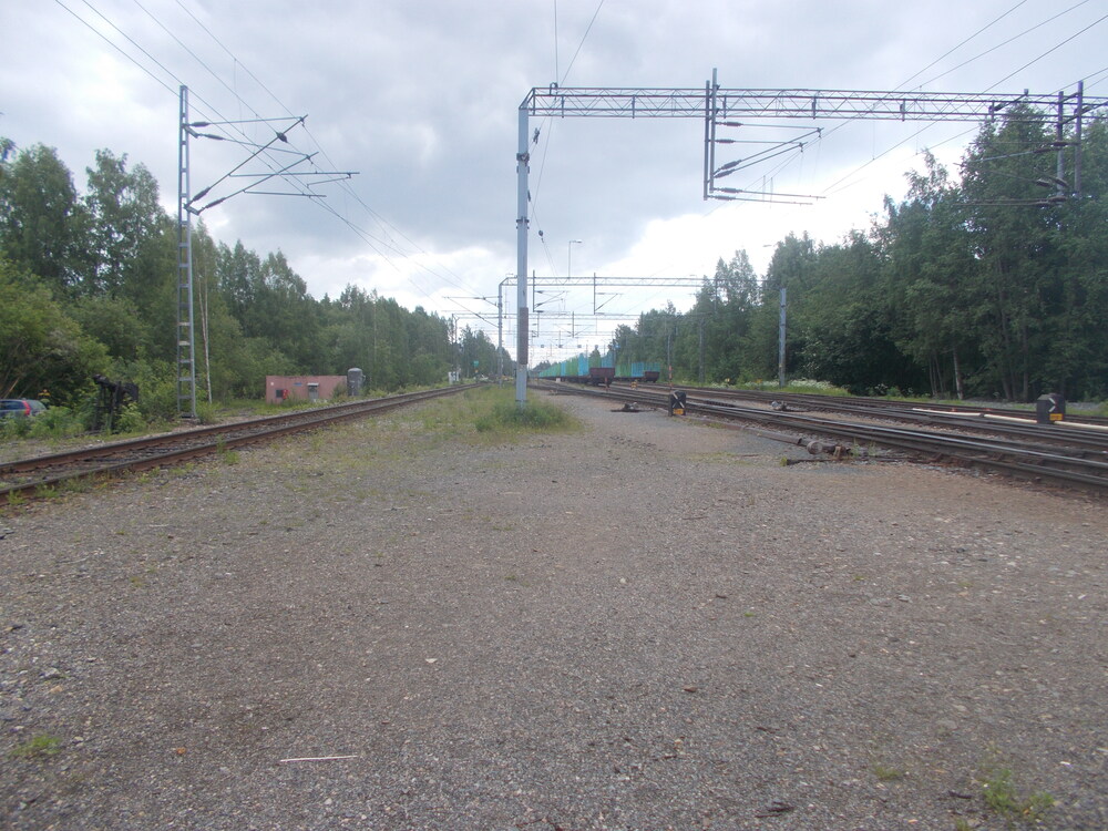 Sulkulahden ratapiha 29.6.2017
Sulkulahden ratapiha ennen Joensuun ratapihatyömaata, nähtynä Pellon vaihdekopilta käsin. Nykyään tässäkin kohtaa on raiteita ja vaihdekoppi jäänyt ajasta ikuisuuteen.
Avainsanat: op_VR;jyv_Sp;jyv_Sps