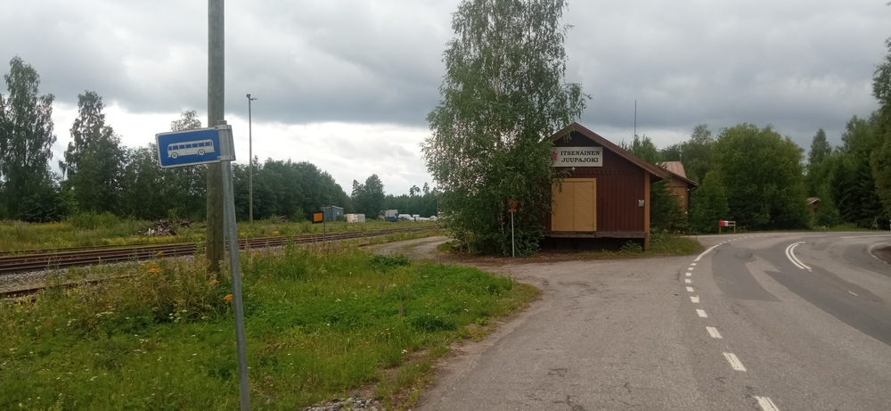 Itsenäinen Juupajoki
Korkeakosken asemalla uskotaan separatismiin ja itsenäiseen Juupajoen tasavaltaan.
Tai sitten vaan vastustetaan kuntaliitoksia.
Jäi vähän epäselväksi.
Avainsanat: infra_asemarakennus;infra_tavaramakasiini