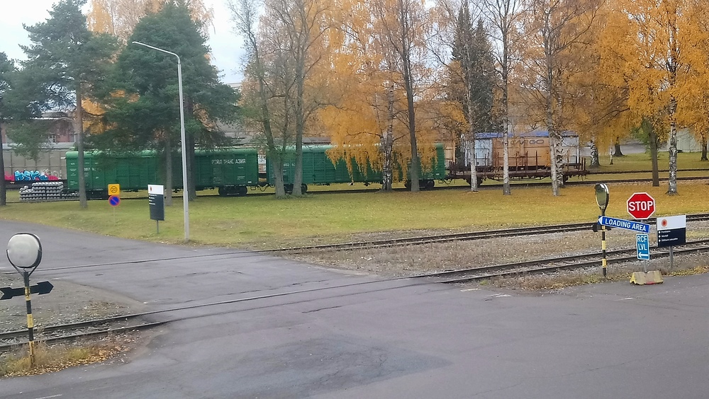 Vaunuja Varkauden kartonkitehtaalla 24.10.2019
Tavaravaunuja Varkauden kartonkitehtaan alueella. Alueella oli kohtalaisen laaja raiteisto.
Avainsanat: jyv_Vgk;jyv_Hkba;jyv_Gbln;jyv_Gbls