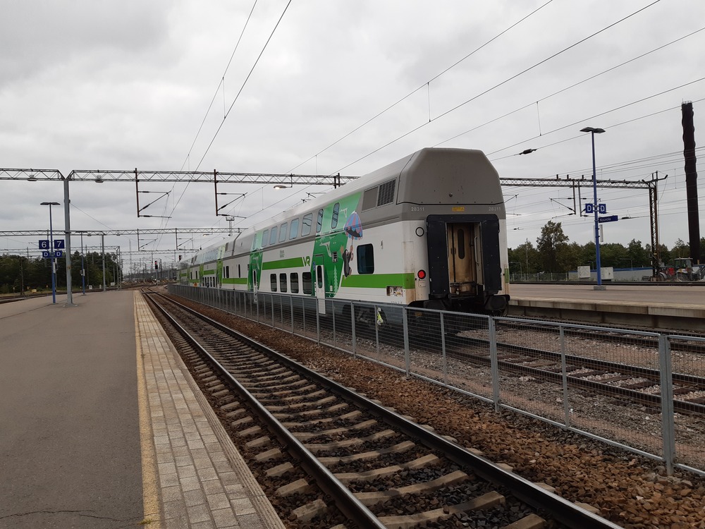 IC-vaunuja Kouvolassa 1.8.2019
Lyhyenläntä Edo-runko seisoo ilman veturia Kouvolan asemalla.
Avainsanat: op_VR;jyv_Edo;jyv_Ed;jyv_Edfs