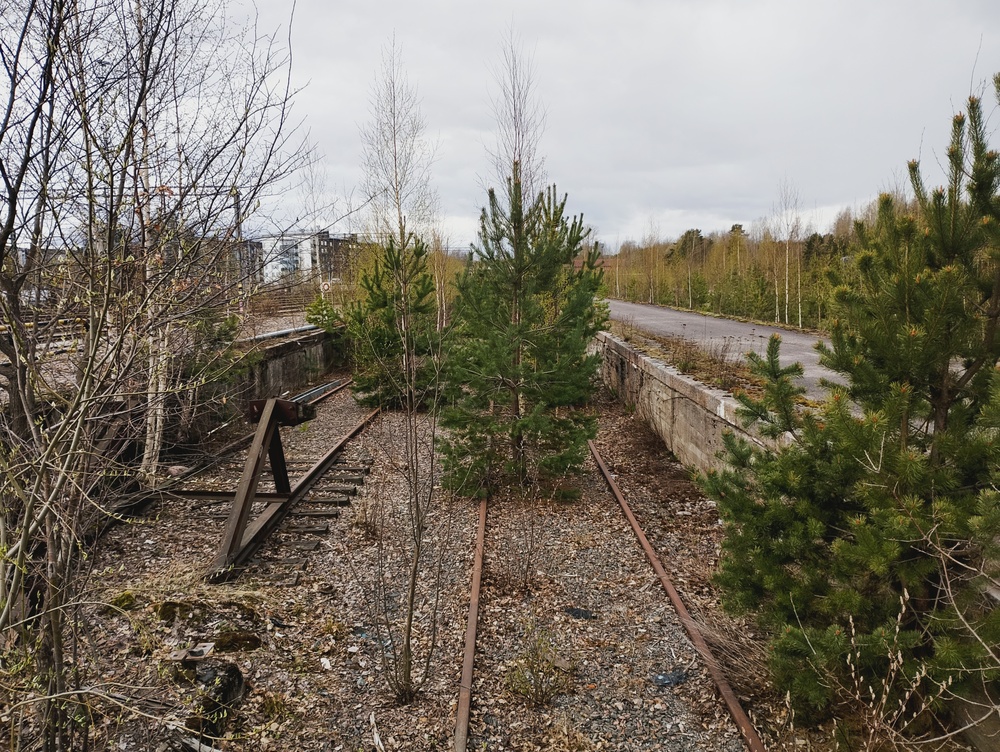 Lahden tavara-aseman pusikoita 25.4.2026
Lahden tavara-aseman raiteistolla vesakoituminen on päässyt hivenen eskaloitumaan viime aikoina. Ihan käyttövalmiilta tämä ei oikein näytä.
Avainsanat: rautatiearkeologia
