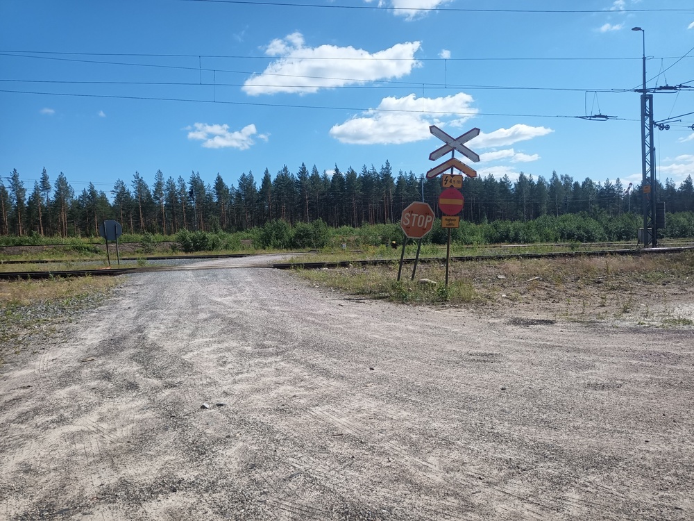 Tasoristeys Pieksämäen ratapihalla 4.7.2021
Huoltotien tasoristeys vanhan laskumäen paikkeilla.
Avainsanat: infra_tasoristeys