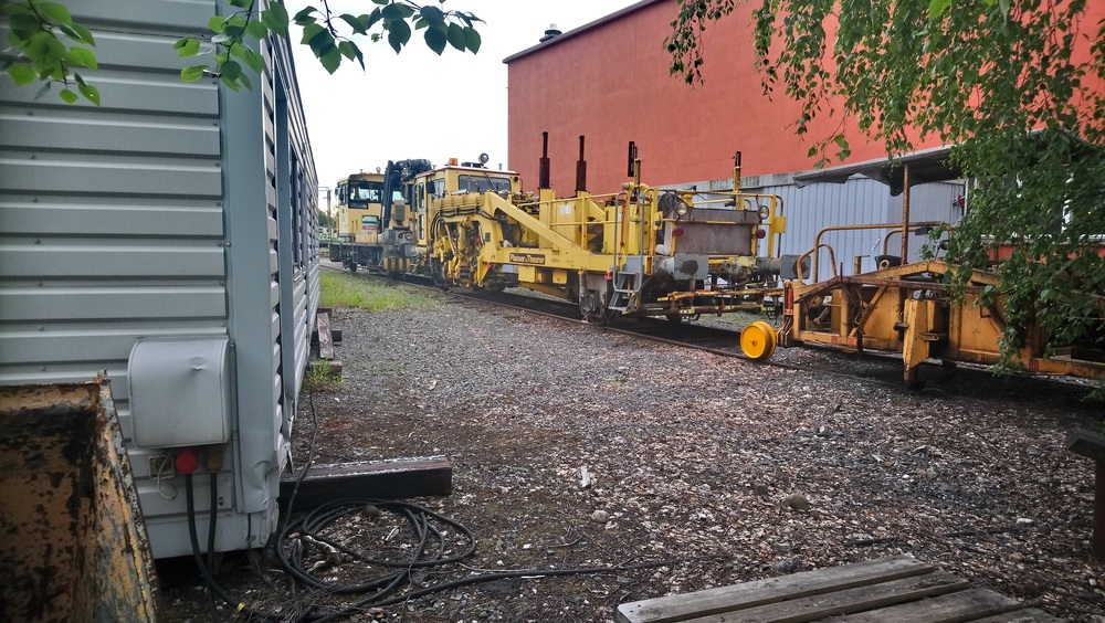 Työkone talleilla Seinäjoella 20.6.2019
Tka7 225 ja jokin Plasser & Theurerin vekotin, jolle en nyt saa pähäni litteraa.
Avainsanat: op_NRC;jyv_Tka7