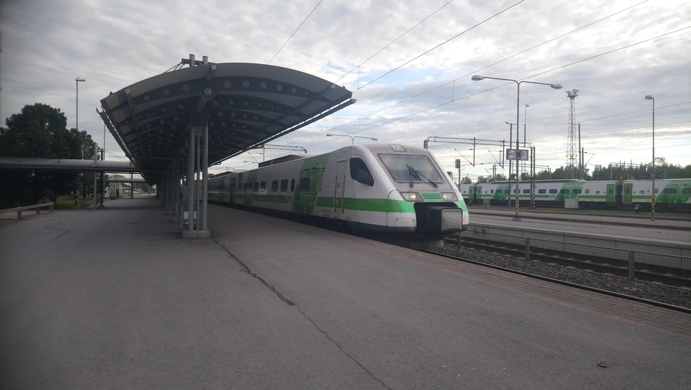 Pendoaamu Seinäjoella 20.6.2019 #3
Kello alkaa lähetä varttia vaille kuutta ja Pendolinon 40 lähtöaikaa Seinäjoelta kohti Helsinkiä.
Avainsanat: op_VR;jt_matkustajajuna;jt_Pendolino;jyv_Sm3