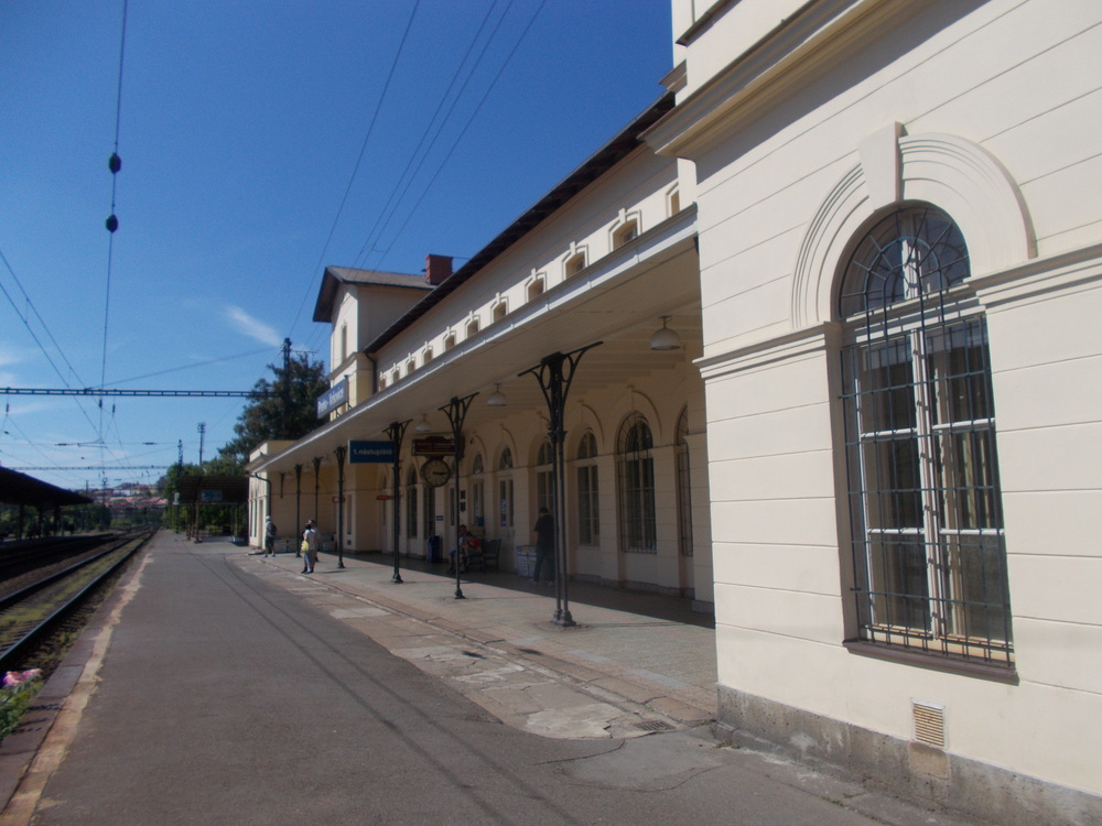 Vršovicen asemarakennus laiturin puolelta
Avainsanat: um_ts_infra_asemarakennus