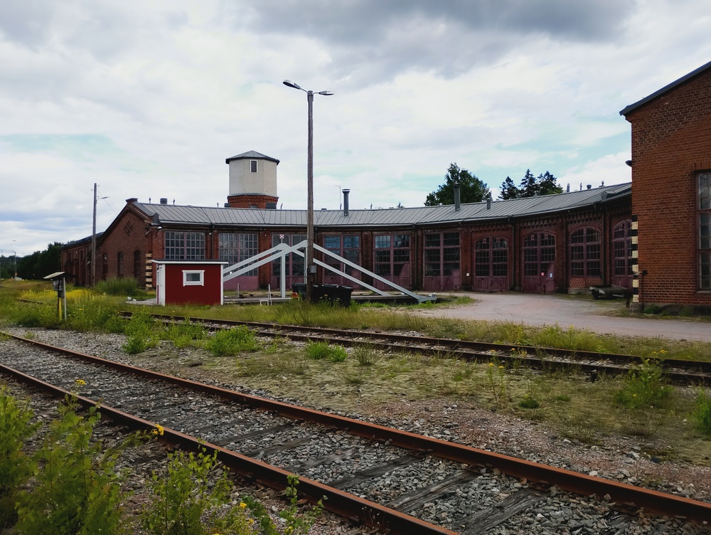 Karjaan veturitallit ja kääntöpöytä 22.7.2026
Avainsanat: infra_veturitalli;infra_kääntöpöytä