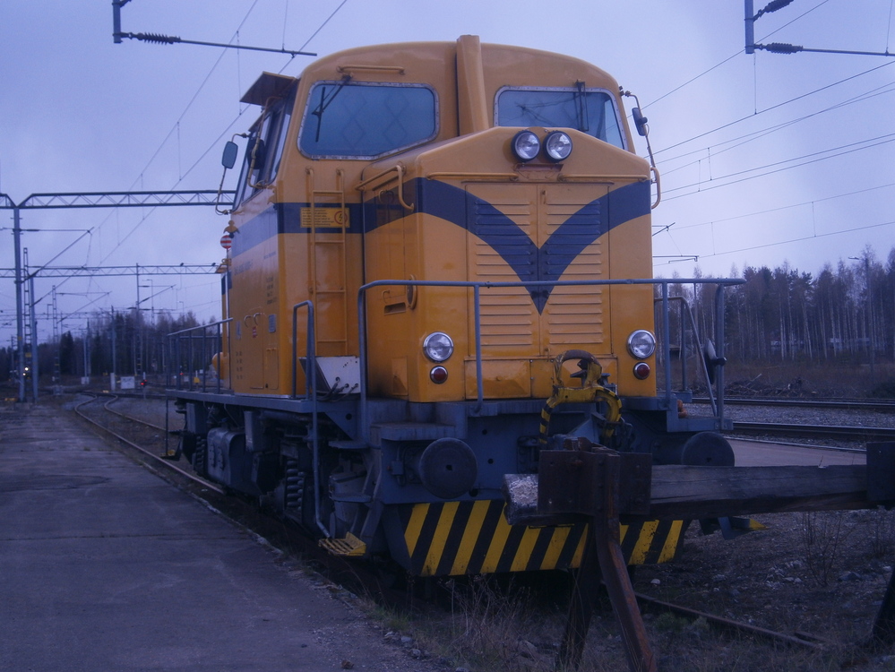 Dr45 Pieksämäellä 2.5.2014
Destia Railin käytössä ollut Dr45 eli tuttavallisemmin Move90 Pieksämäellä, aseman eteläpäässä sijainneella nyttemmin puretulla pistoraiteella.
Avainsanat: op_Destia;jyv_Dr45;jym_Move90