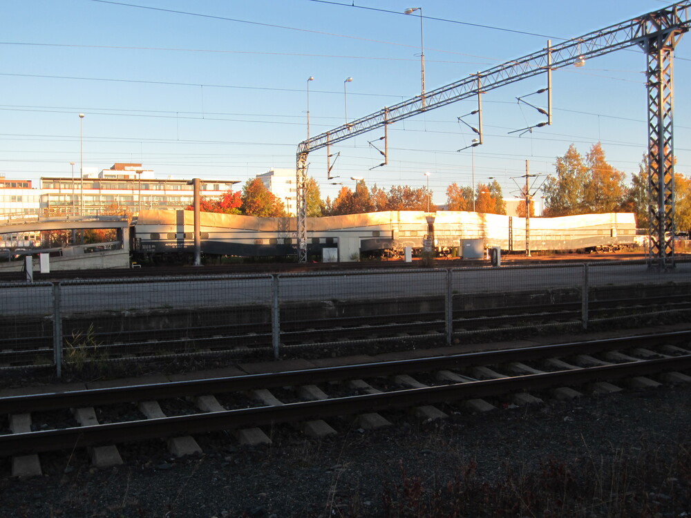 Oulun autovaunujen kuormauspaikka 16.9.2016
...ja huikeat kaksi Gfot-vaunua kuormauksessa! Lienevät lähdössä illan yöjunaan 266 kohti Helsinkiä.
Avainsanat: op_VR;jyv_Gfot