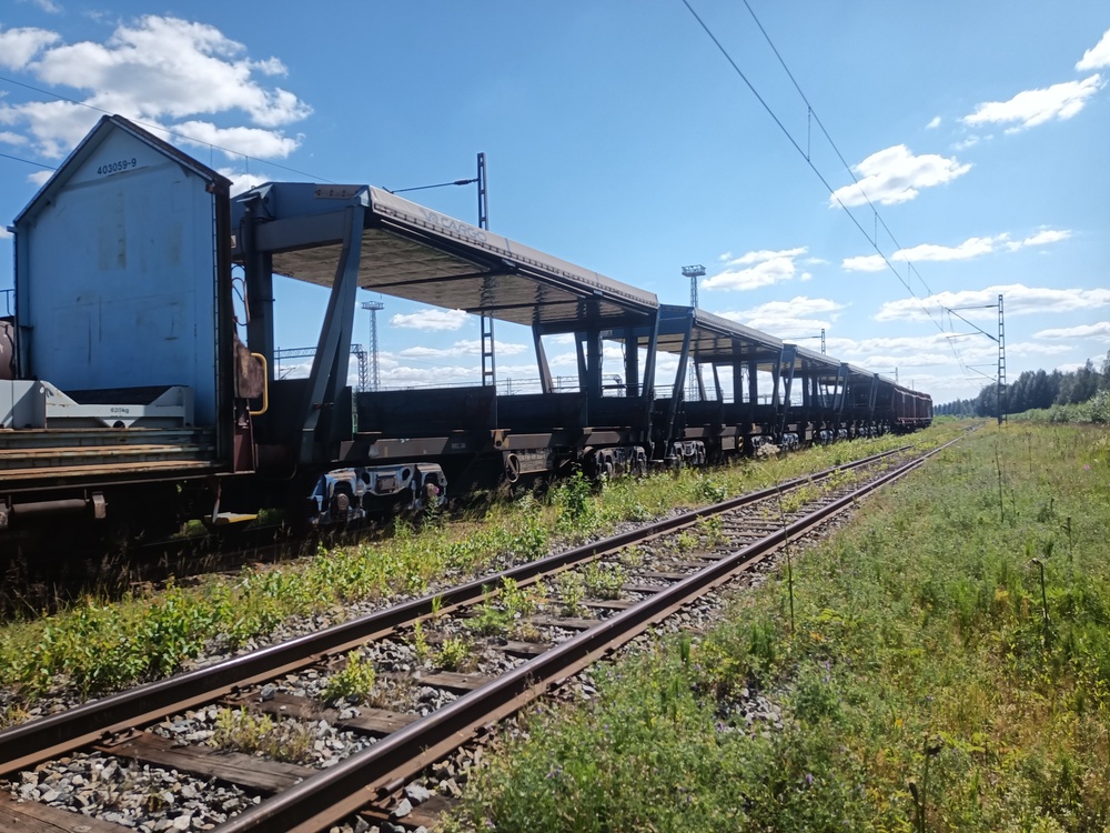 Uan-t -lekta Pieksämäellä #1
Uan-t -letka sekalaisessa tavaravaunuletkassa Pieksämäki lajittelun länsilaidalla 4.7.2021.
Avainsanat: op_VR;jyv_Uan-t