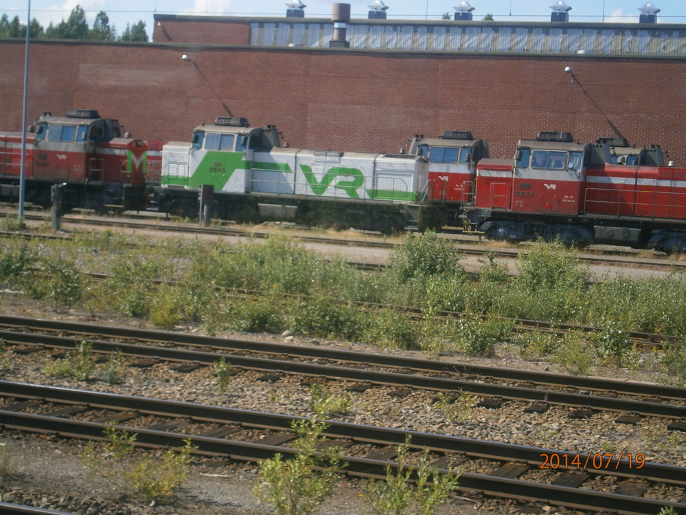 Dv12-veturi poikineen Pieksämäen varikolla 19.7.2014
Avainsanat: op_VR;jyv_Dv12