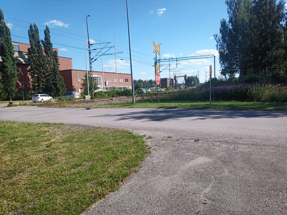 Pieksämäen varikkoa lännestä päin 4.7.2021
Avainsanat: infra_tasoristeys