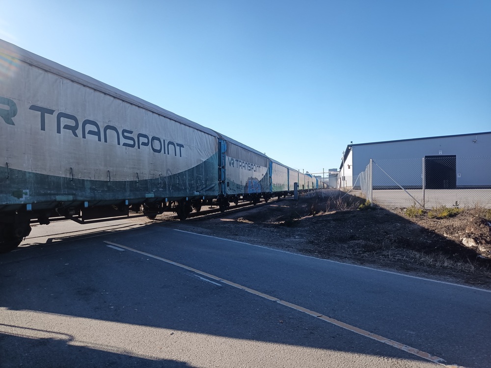 Vanerijunan varjossa
Tai no, vaihtoliikkeen.
Avainsanat: op_VR;jt_Vaihtotyö;jyv_Hbi